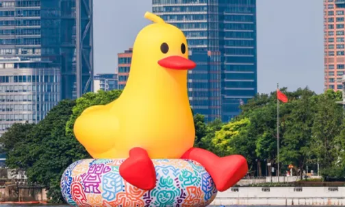 水上巨型小黄鸭气模现场