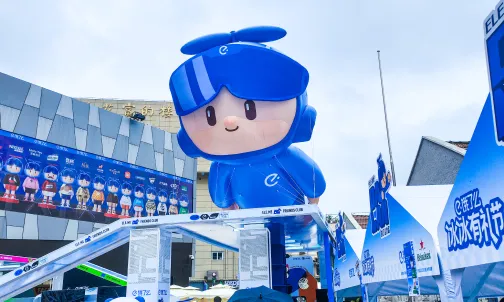 户外广场巨型IP吉祥物气模现场