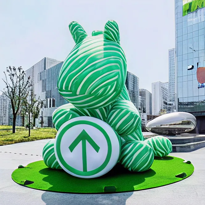 公共艺术气模在城市公园中展出